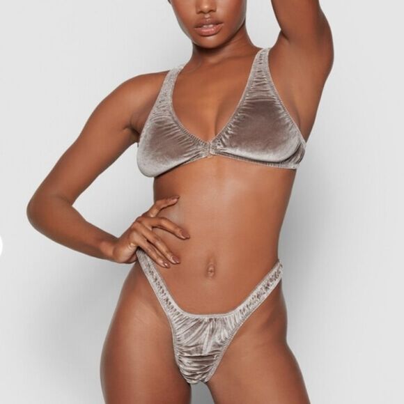SKIMS Velvet Stretch Plunge Bra Sienna Brown - Picture 1 of 2